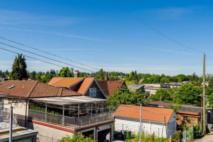 Hot Tub / Spa Photo of 1 678 E 22nd Avenue, Vancouver, BC