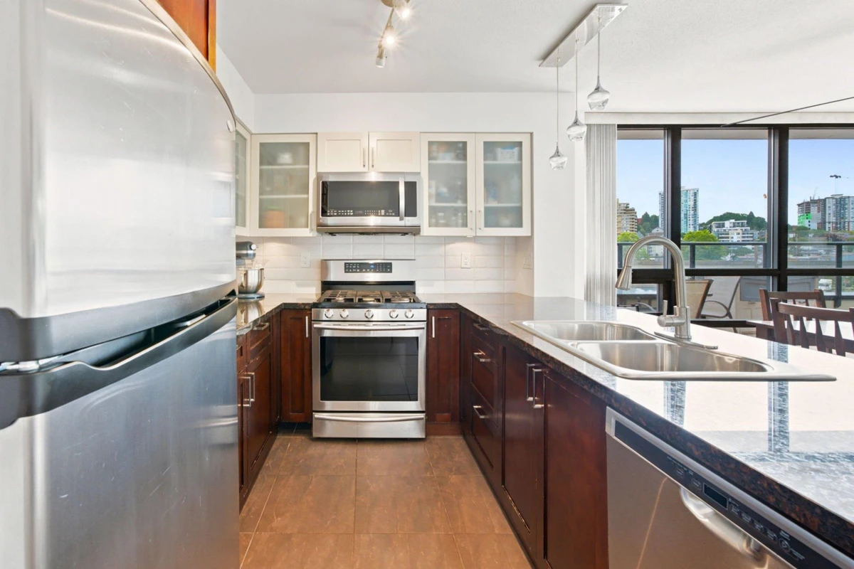 Dining Area Photo of 401 1 Renaissance Square, New Westminster, BC
