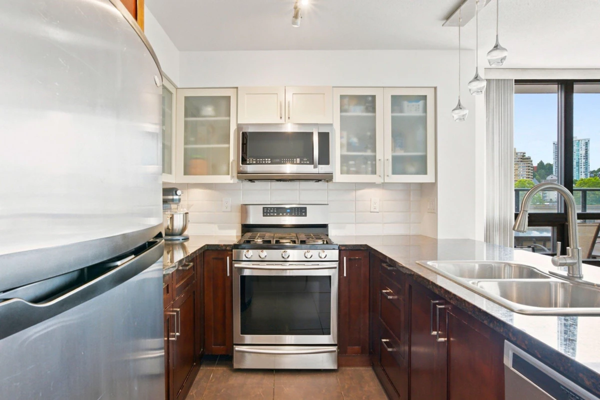 Family Room Photo of 401 1 Renaissance Square, New Westminster, BC