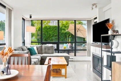 Breakfast Nook Photo of 401 1 Renaissance Square, New Westminster, BC
