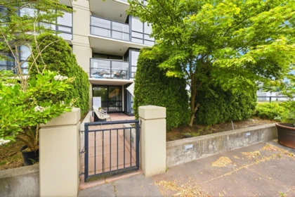 Front Yard Photo of 401 1 Renaissance Square, New Westminster, BC