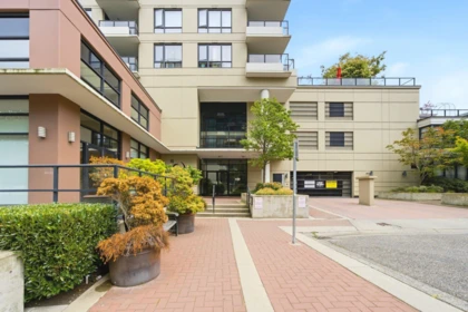 Outdoor Kitchen Photo of 401 1 Renaissance Square, New Westminster, BC