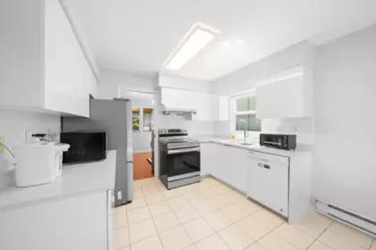 Kitchen Photo of 10311 Hollymount Drive, Richmond, BC