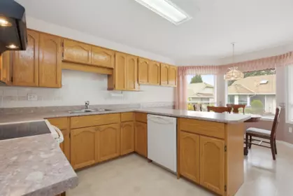 Kitchen Island Photo of 16 32615 Murray Avenue, Abbotsford, BC
