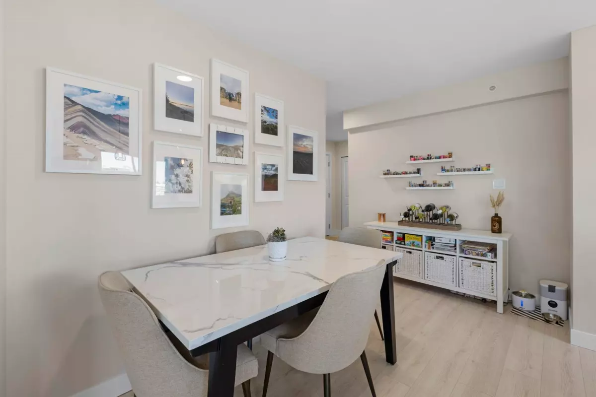 Dining Area Photo of 404 15785 Croydon Drive, Surrey, BC