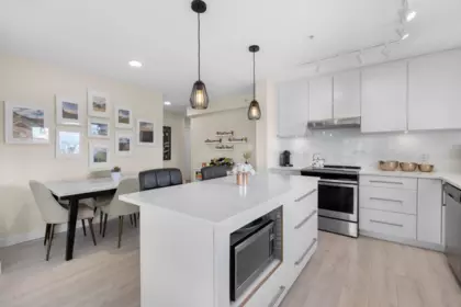 Kitchen Photo of 404 15785 Croydon Drive, Surrey, BC