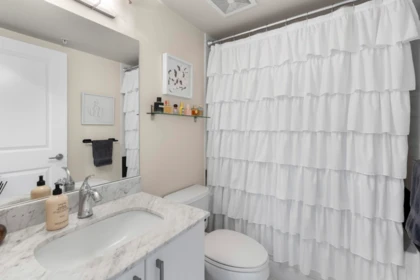 Laundry Room Photo of 404 15785 Croydon Drive, Surrey, BC