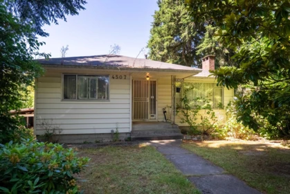 Breakfast Nook Photo of 4507 Todd Street, Vancouver, BC