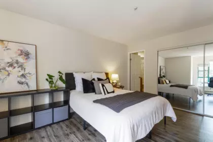 401E 3081 Glen Drive, Coquitlam, BC, Coquitlam — Apartment/Condo for sale