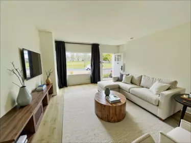 Entry Foyer Photo of 922 Park Drive, Vancouver, BC