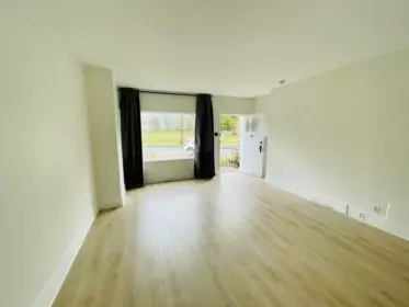 Primary Bathroom Photo of 922 Park Drive, Vancouver, BC