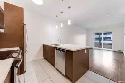 211 7727 Royal Oak Avenue, Burnaby, BC, Burnaby — Apartment/Condo for sale