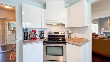 Breakfast Nook Photo of 202 15375 17 Avenue, Surrey, BC