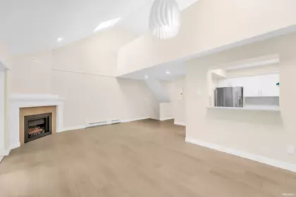 302 8600 Westminster Highway, Richmond, BC, Richmond — Townhouse for sale