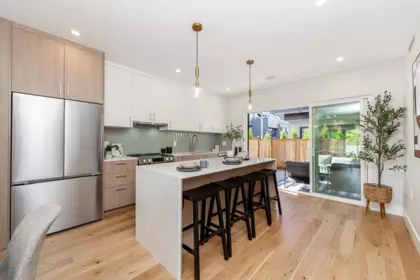 Breakfast Nook Photo of 2 676 E 22nd Avenue, Vancouver, BC