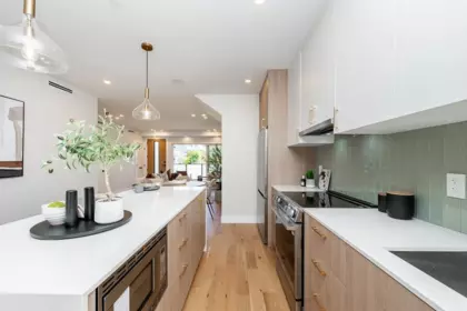 Kitchen Photo of 2 676 E 22nd Avenue, Vancouver, BC