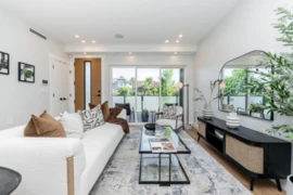 2 676 E 22nd Avenue, Vancouver, BC