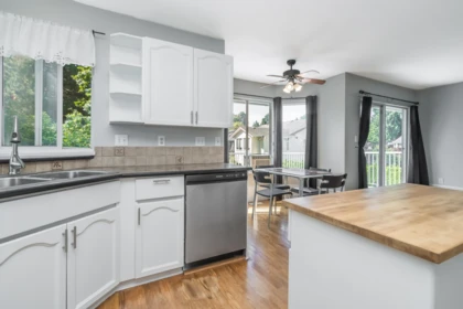 Breakfast Nook Photo of 32958 Harwood Place, Abbotsford, BC