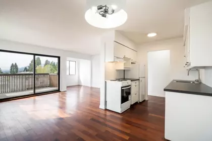 Kitchen Island Photo of 203 107 W 27th Street, North Vancouver, BC