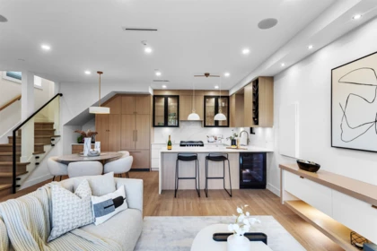 Kitchen Photo of 1 165 E 45th Avenue, Vancouver, BC