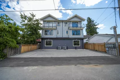 Front Yard Photo of 4 6555 Carnegie Street, Burnaby, BC