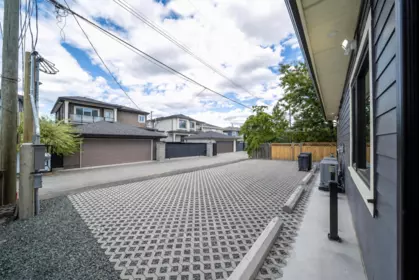 Garden / Landscaping Photo of 4 6555 Carnegie Street, Burnaby, BC