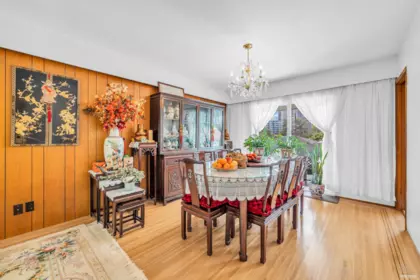 Kitchen Island Photo of 580 W 64th Avenue, Vancouver, BC