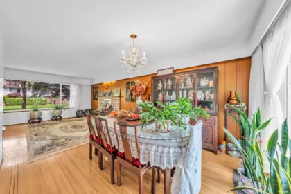 Kitchen Photo of 580 W 64th Avenue, Vancouver, BC