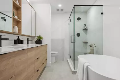 Guest Bathroom Photo of 202 33160 Plaxton Crescent, Abbotsford, BC