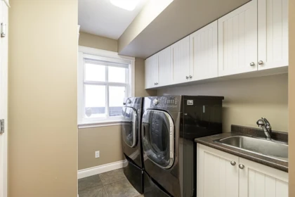Hallway Photo of 15730 34 Avenue, Surrey, BC