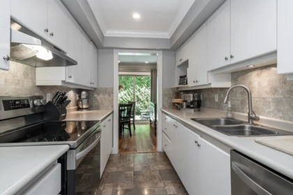 Kitchen Photo of 1873 Lilac Drive, Surrey, BC