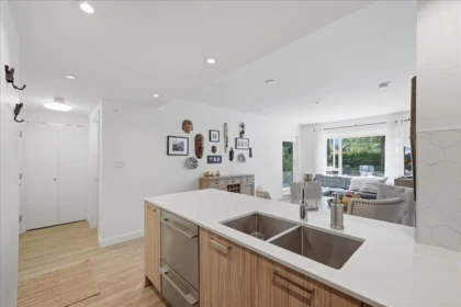 Kitchen Island Photo of 207 1061 Marine Drive, North Vancouver, BC