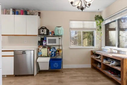 Kitchen Photo of 1 5536 Vedder Road, Chilliwack, BC