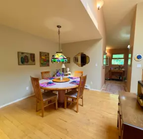 Breakfast Nook Photo of 1549 Park Avenue, Roberts Creek, BC