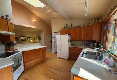 Kitchen Photo of 1549 Park Avenue, Roberts Creek, BC
