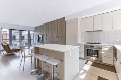 Kitchen Island Photo of 2 589 W King Edward Avenue, Vancouver, BC