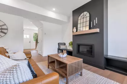 Living Room Photo of 1 558 Park Street, Hope, BC