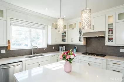 Kitchen Photo of 15807 Buena Vista Avenue, White Rock, BC
