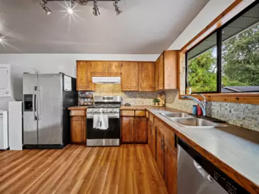 Kitchen Island Photo of 1120 Wallace Court, Coquitlam, BC