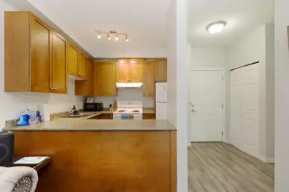 Kitchen Photo of 202 13277 108 Avenue, Surrey, BC