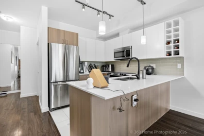 202 5288 Grimmer Street, Burnaby, BC, Burnaby — Apartment/Condo for sale