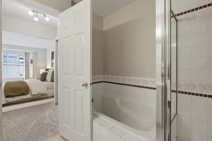 Primary Bathroom Photo of 2 11952 64 Avenue, Delta, BC