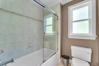 Hallway Photo of 1583 Parkway Boulevard, Coquitlam, BC
