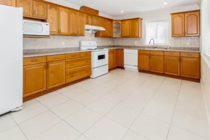 Swimming Pool Photo of 1583 Parkway Boulevard, Coquitlam, BC