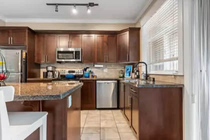 Kitchen Island Photo of 8 5623 Teskey Way, Chilliwack, BC