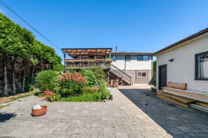 Swimming Pool Photo of 10440 Aintree Crescent, Richmond, BC