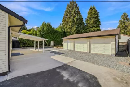 Entry Foyer Photo of 11055 Oriole Drive, Surrey, BC