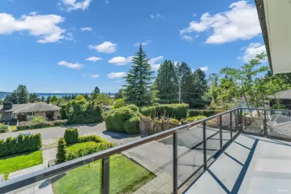 Backyard Photo of 1555 Lawson Avenue, West Vancouver, BC