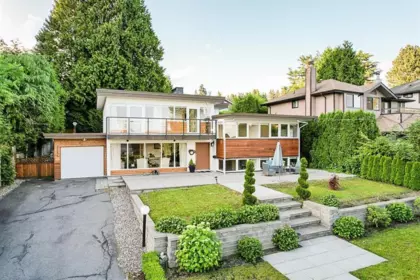 Front Yard Photo of 1555 Lawson Avenue, West Vancouver, BC