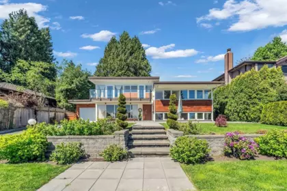 Garden / Landscaping Photo of 1555 Lawson Avenue, West Vancouver, BC